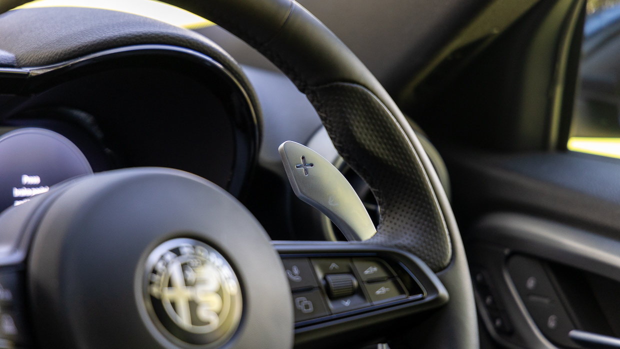 interiorAlfa Romeo Tonale Veloce PHEV 2024 interior shifter paddles