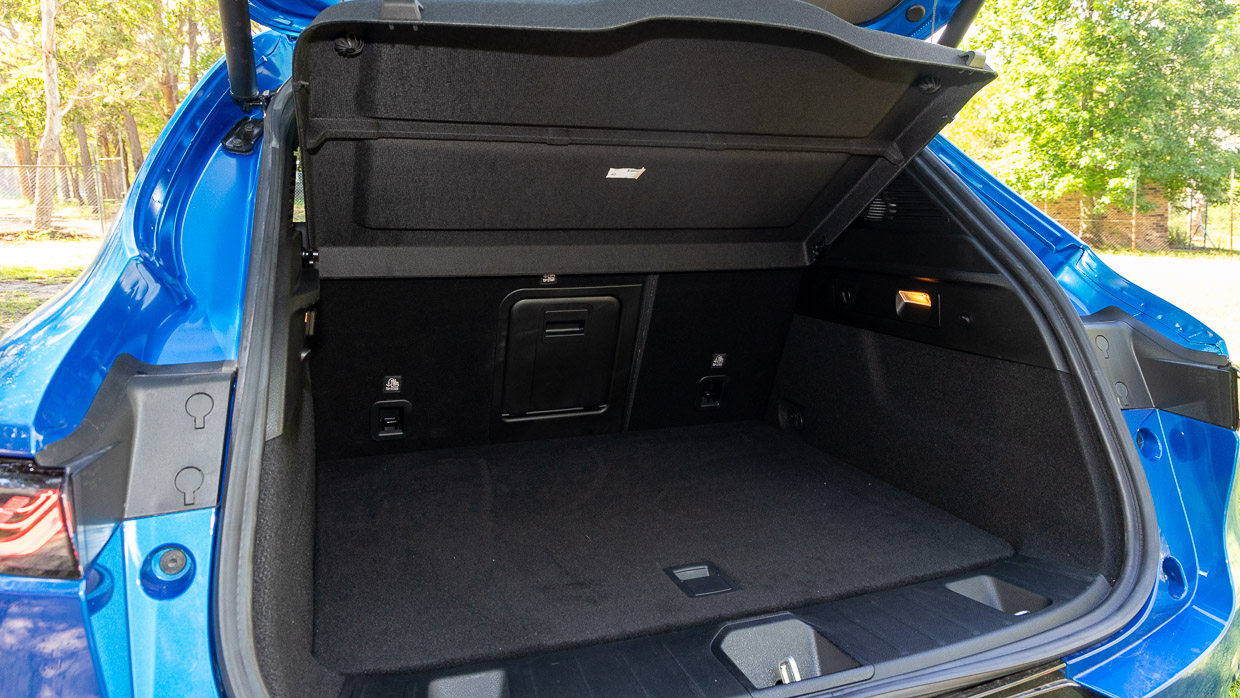 interiorAlfa Romeo Tonale Veloce PHEV 2024 interior boot