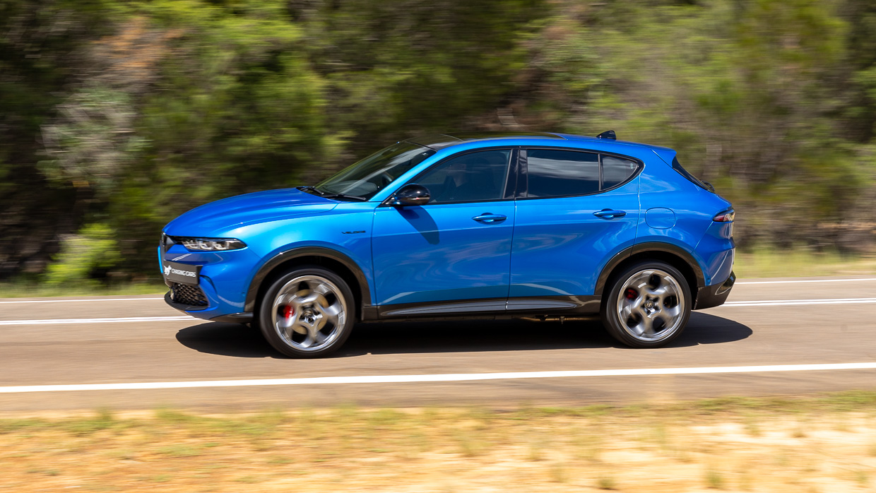 Alfa Romeo Tonale Veloce PHEV 2024 driving side