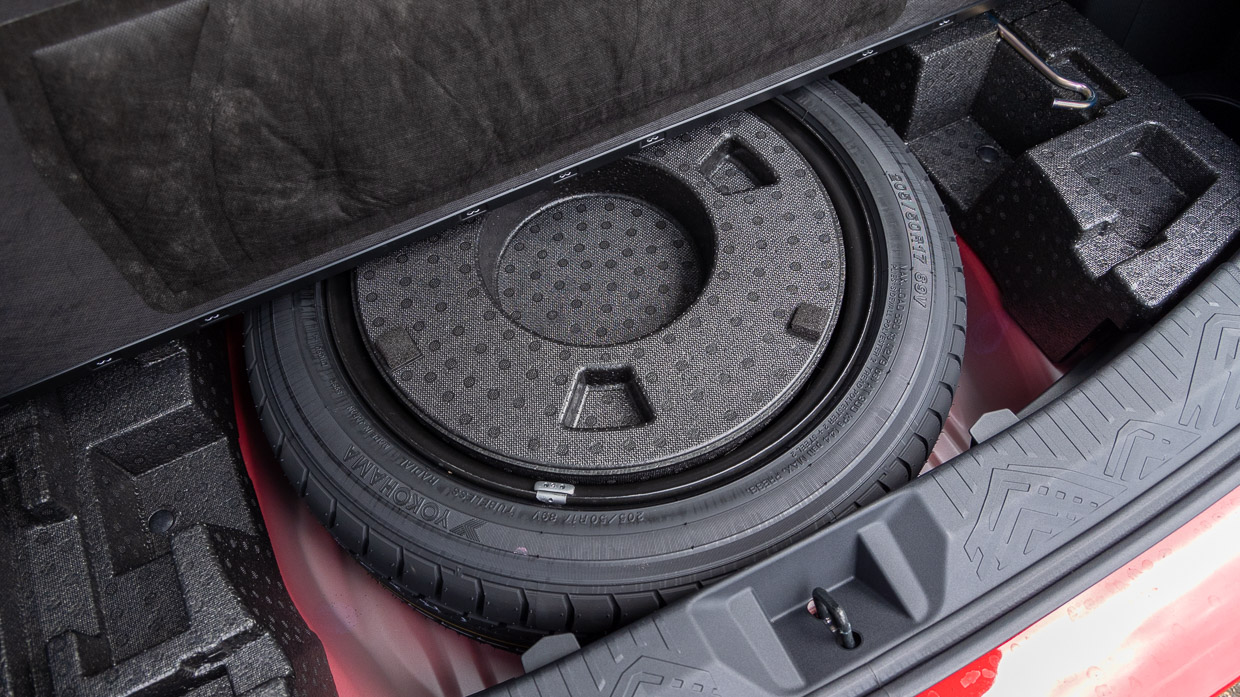 Subaru Impreza 2.0S 2024 interior spare