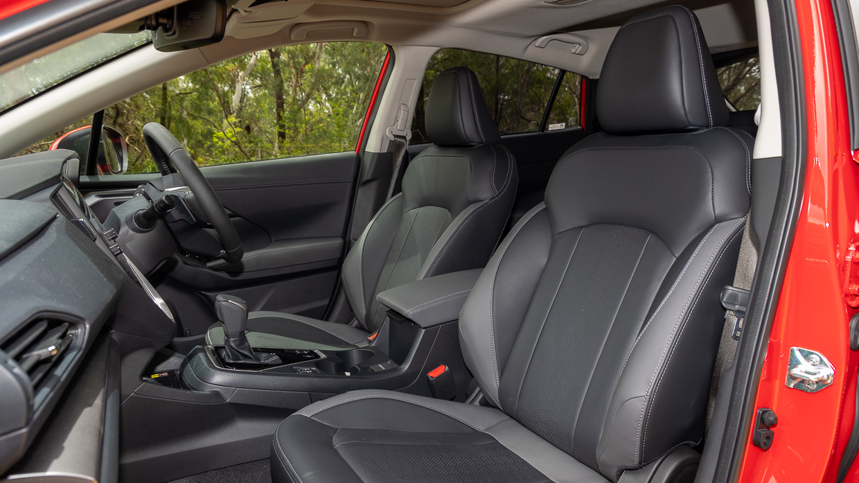 Subaru Impreza 2.0S 2024 interior front seats