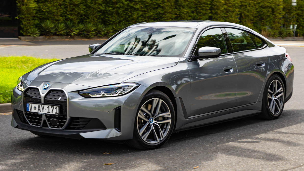 BMW i4 eDrive35 2024 driving front 3/4