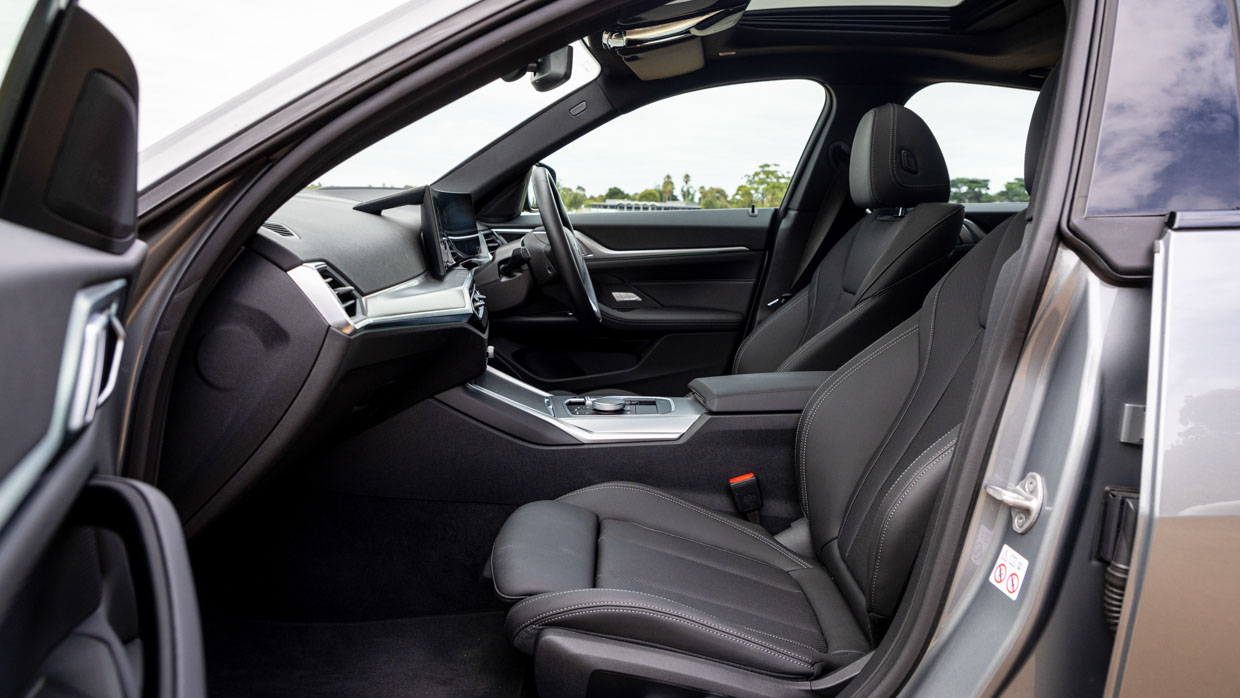 BMW i4 eDrive35 2024 interior front seat