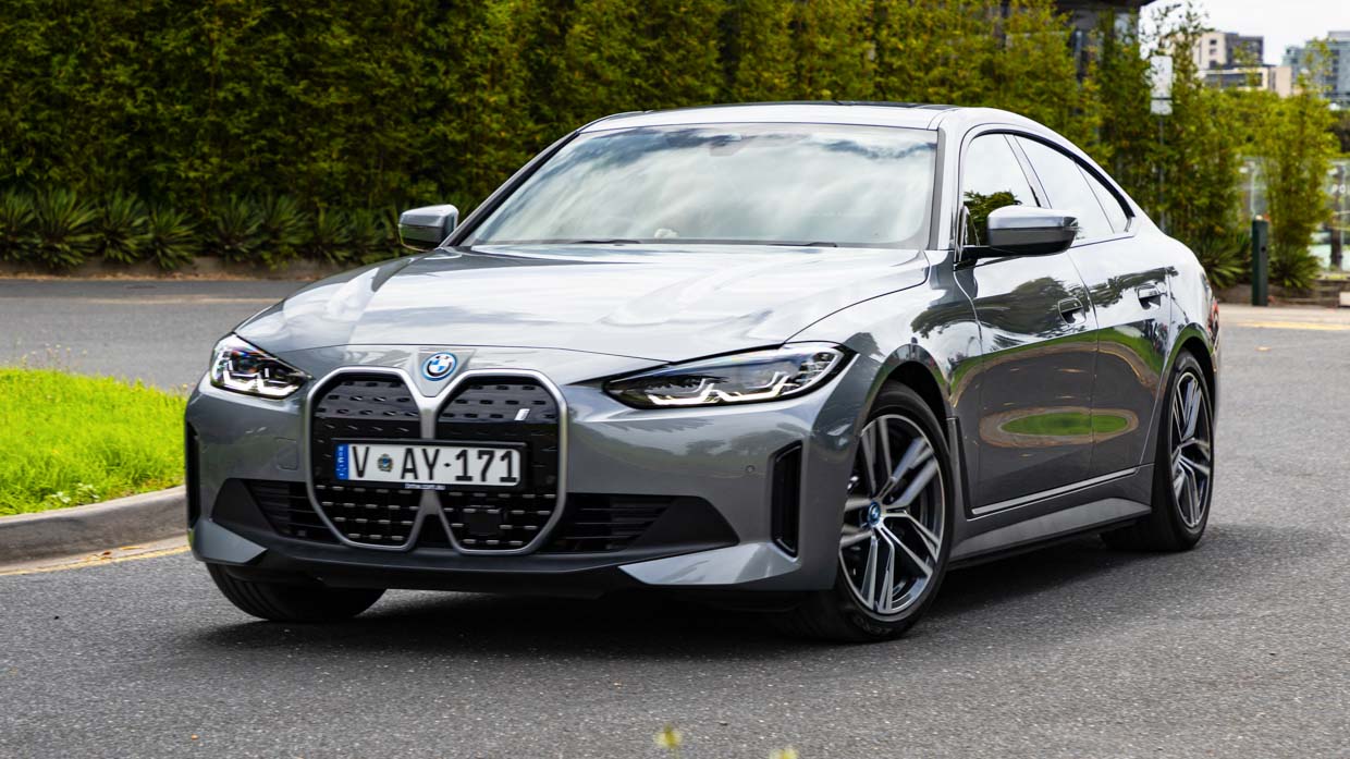 BMW i4 eDrive35 2024 driving front 3/4 3