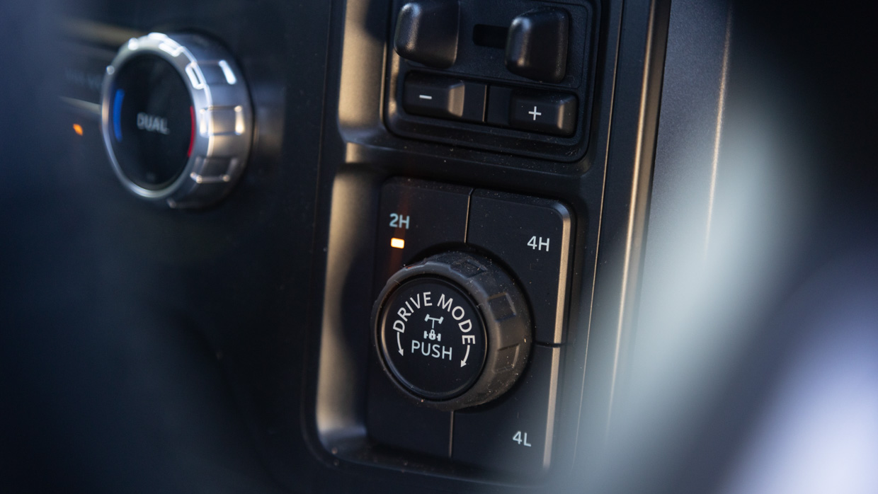Ford F-150 XLT SWB 2024 4wd selector