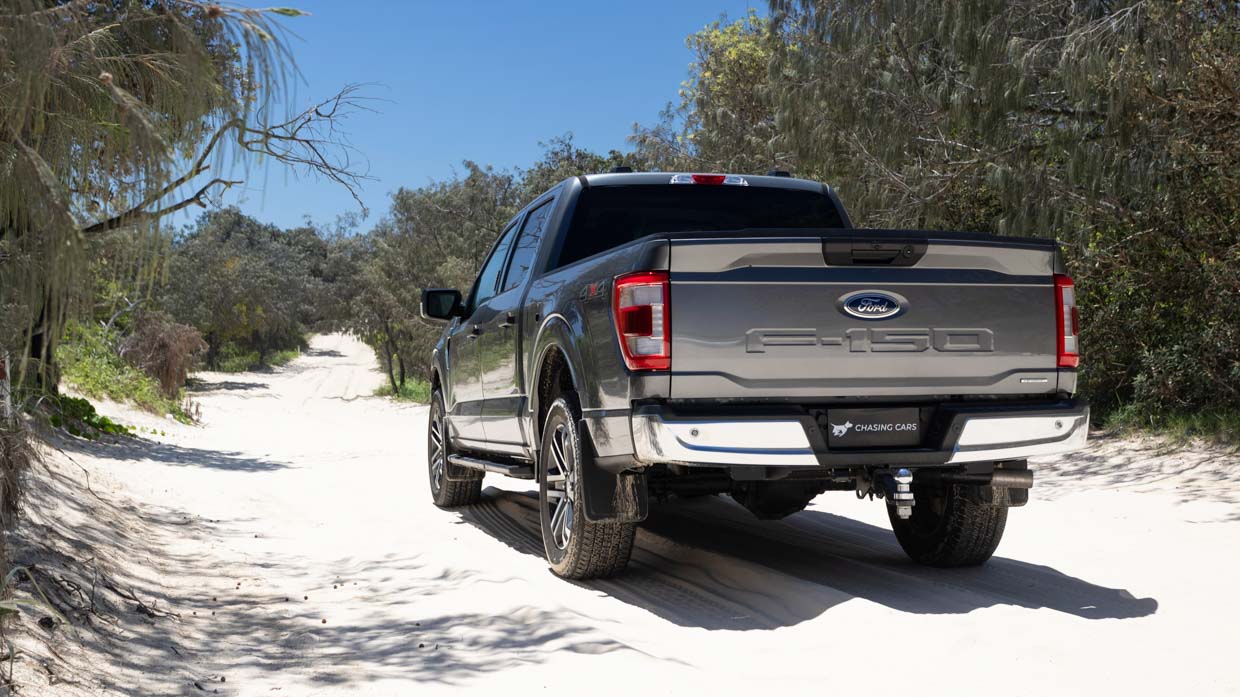 Ford F-150 XLT SWB 2024 beach rear 2