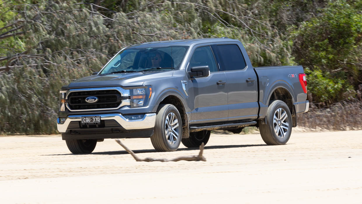 Ford F-150 XLT SWB 2024 beach driving front 2