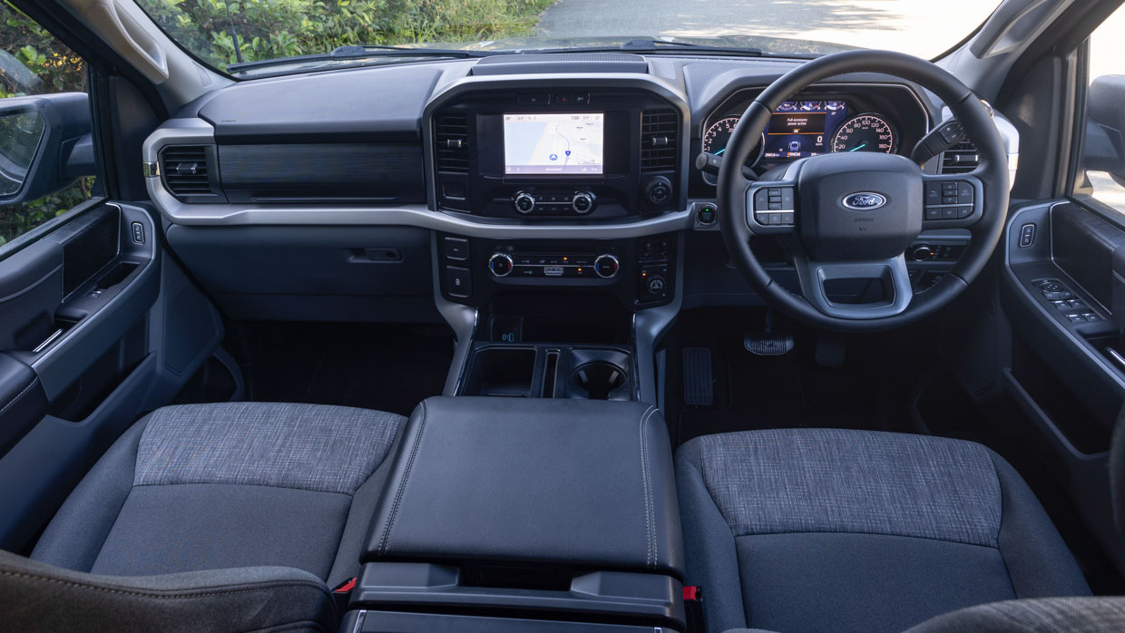Ford F-150 XLT SWB 2024 interior