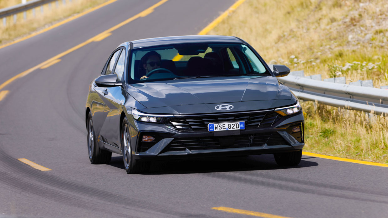 Hyundai i30 Sedan hybrid 2024 driving front