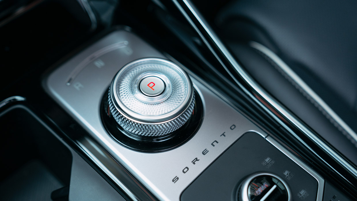 Kia Sorento GT-Line diesel 2024 transmission dial