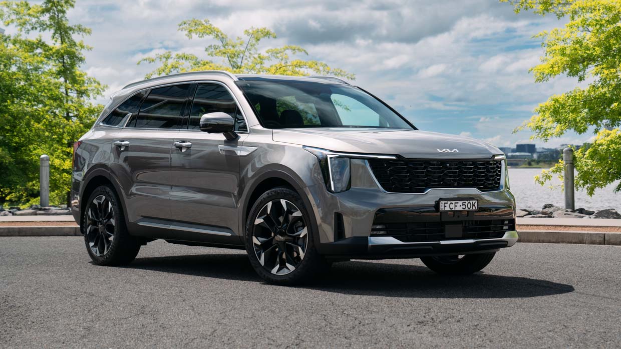 Kia Sorento GT-Line diesel 2024 front 3/4 2