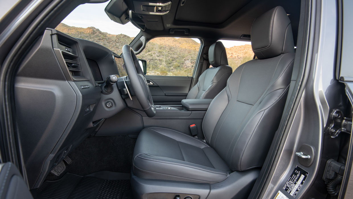 Lexus GX550 Premium (US) 2024 first row