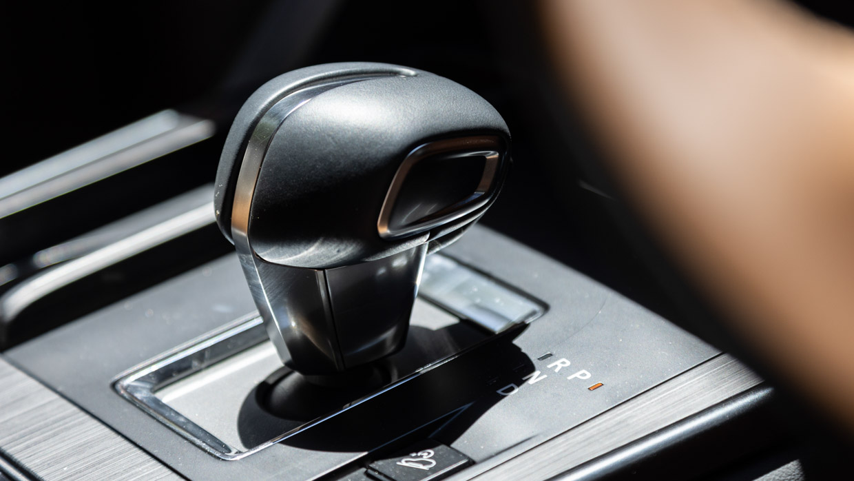 Mazda CX-60 G40E Azami SP 2024 shifter