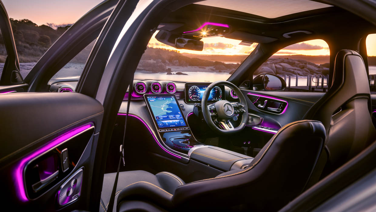 Mercedes-AMG C63 S E-Performance 2024 interior