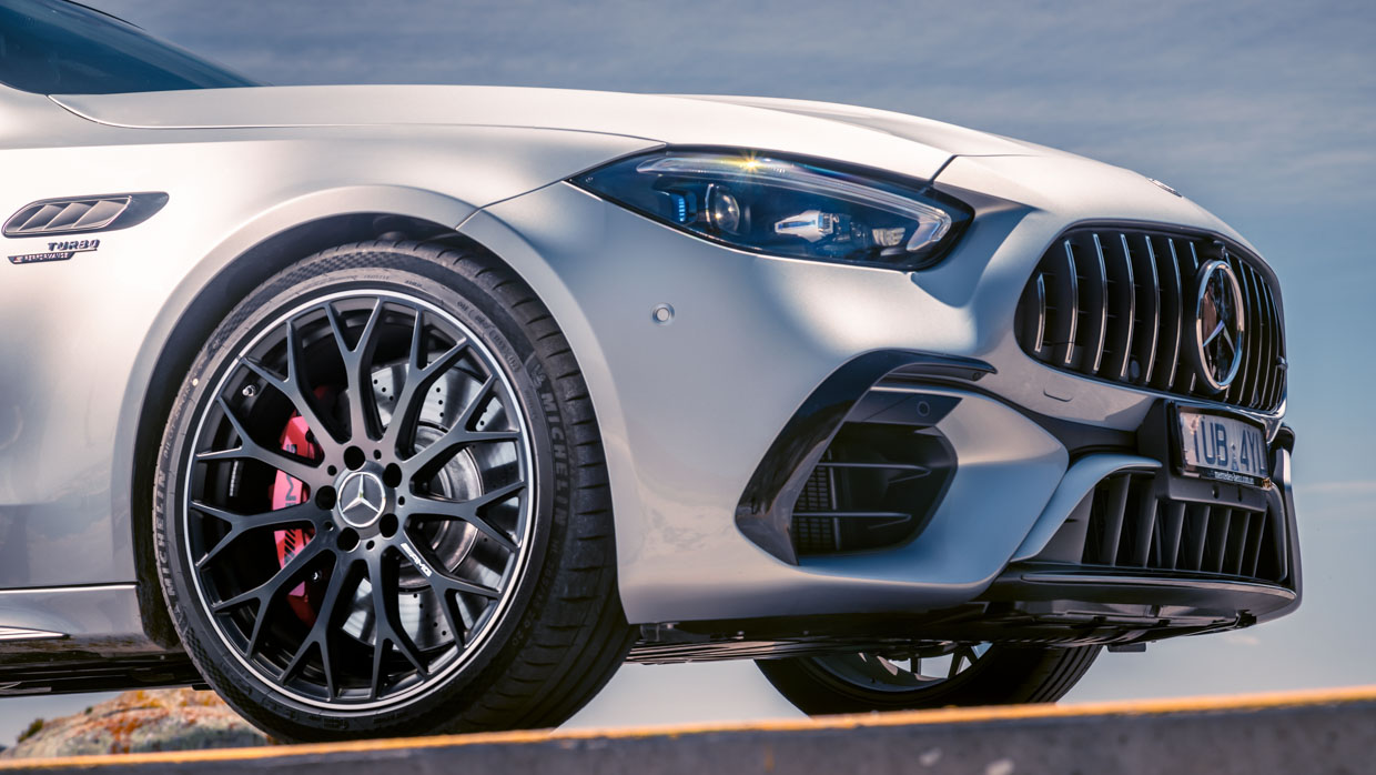 Mercedes-AMG C63 S E-Performance 2024 front close