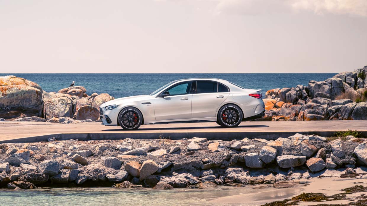 Mercedes-AMG C63 S E-Performance 2024 side