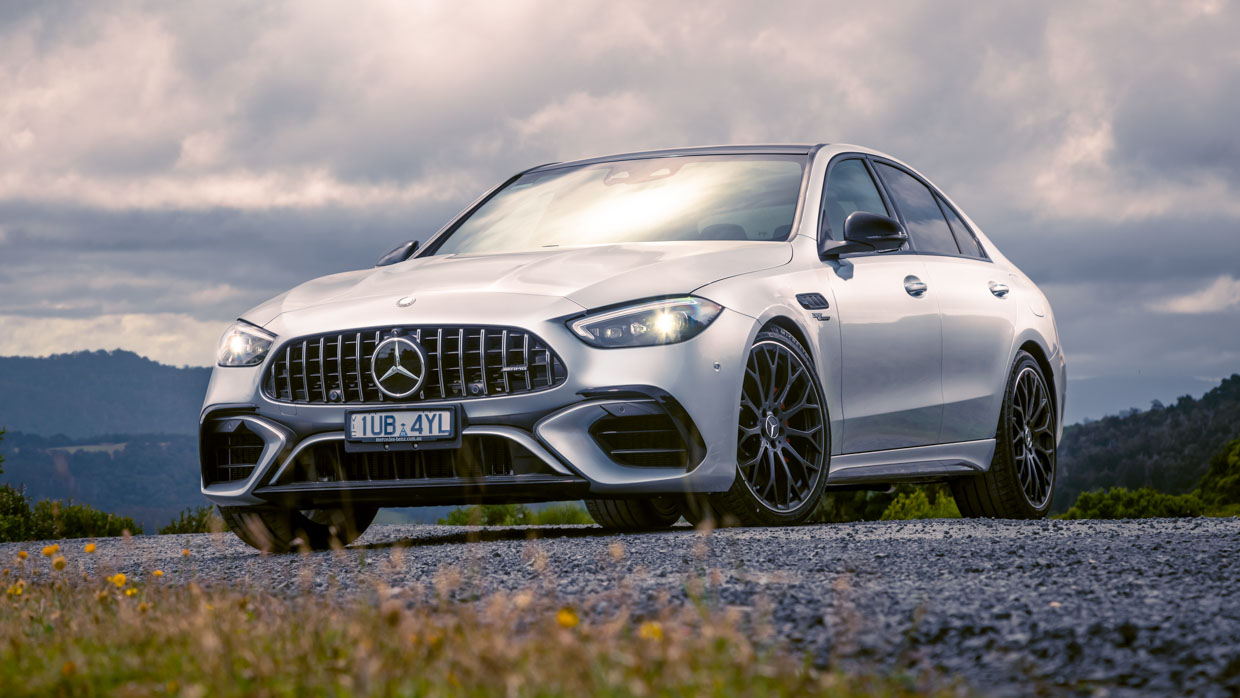 Mercedes-AMG C63 S E-Performance 2024 front 3/4