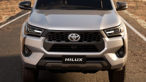 Toyota Hilux 2024 front