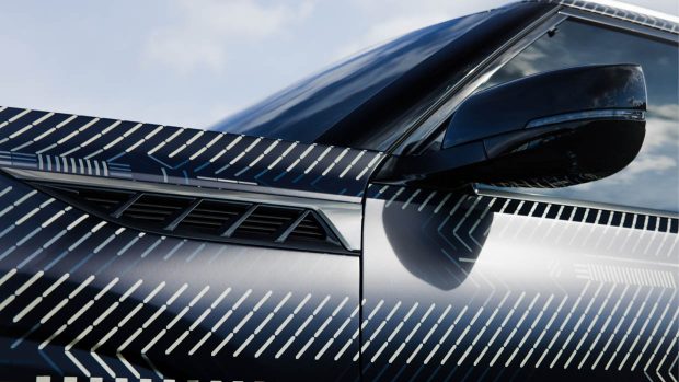 2024 Infiniti QX80 side angle