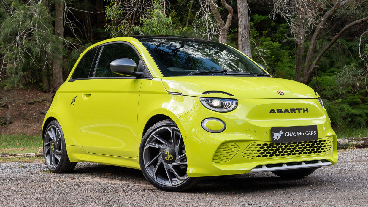 Abarth 500e 2024 front 3/4