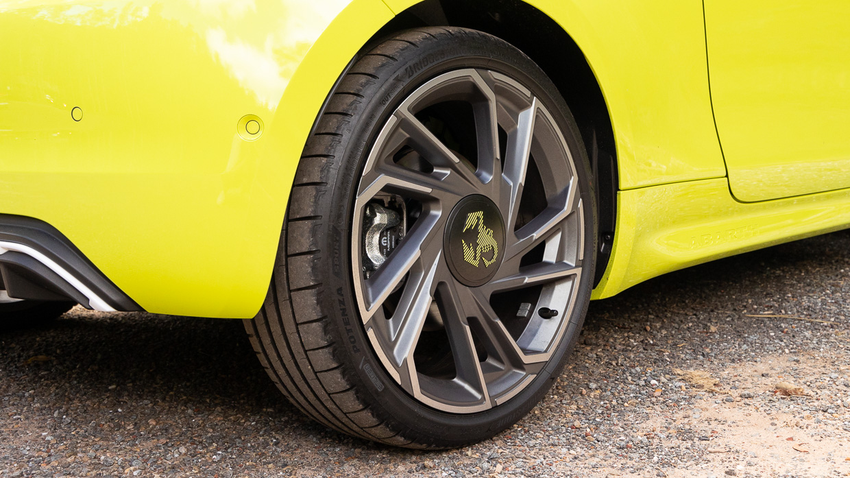 Abarth 500e 2024 rear wheel