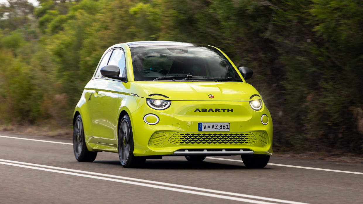 Abarth 500e 2024 driving front 4