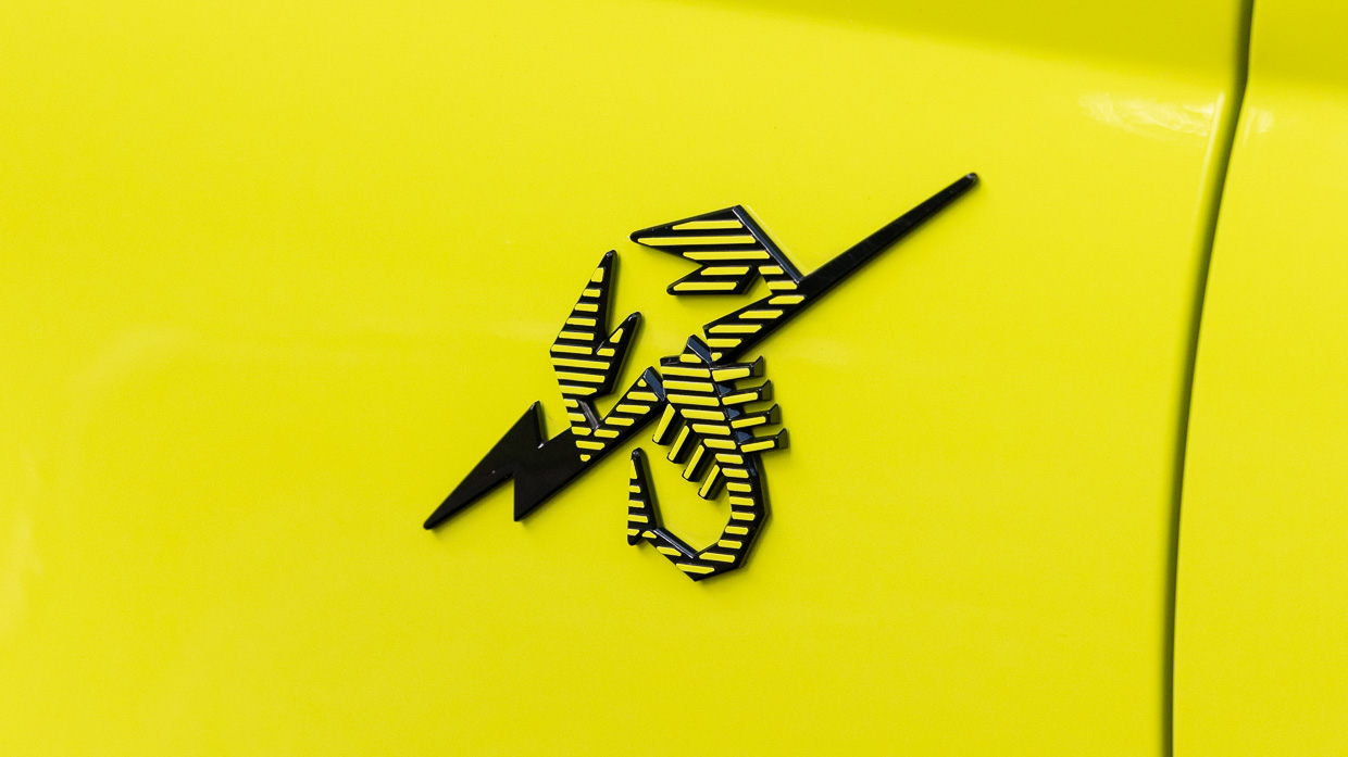 Abarth 500e 2024 badge