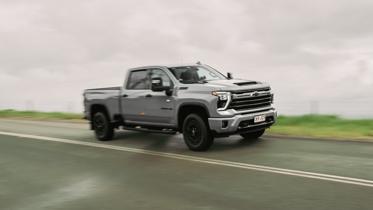 Chevrolet Silverado 2500 HD 2024 front 3/4 driving 3