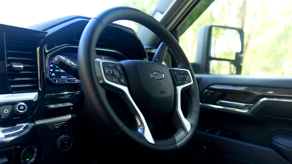 Chevrolet Silverado 2500 HD 2024 steering wheel