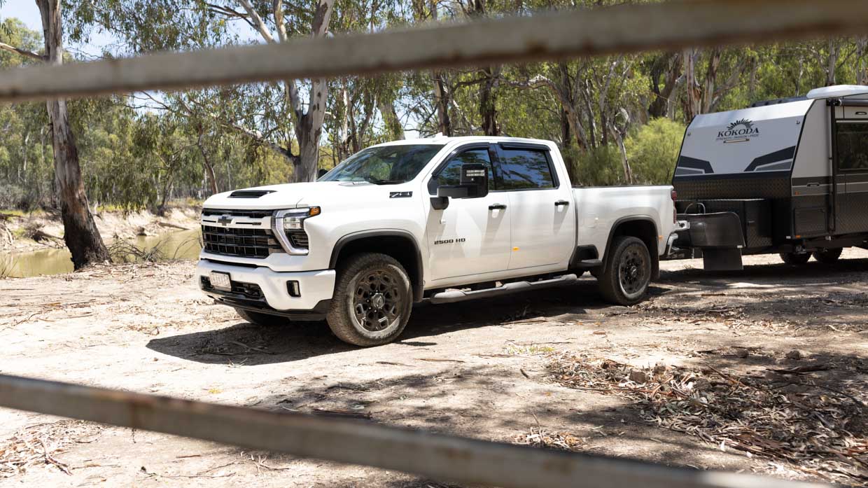 Chevrolet Silverado 2500 HD 2024 trailer