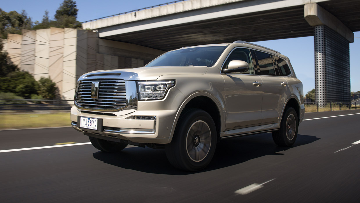 GWM Tank 500 Ultra Hybrid 2024 driving front