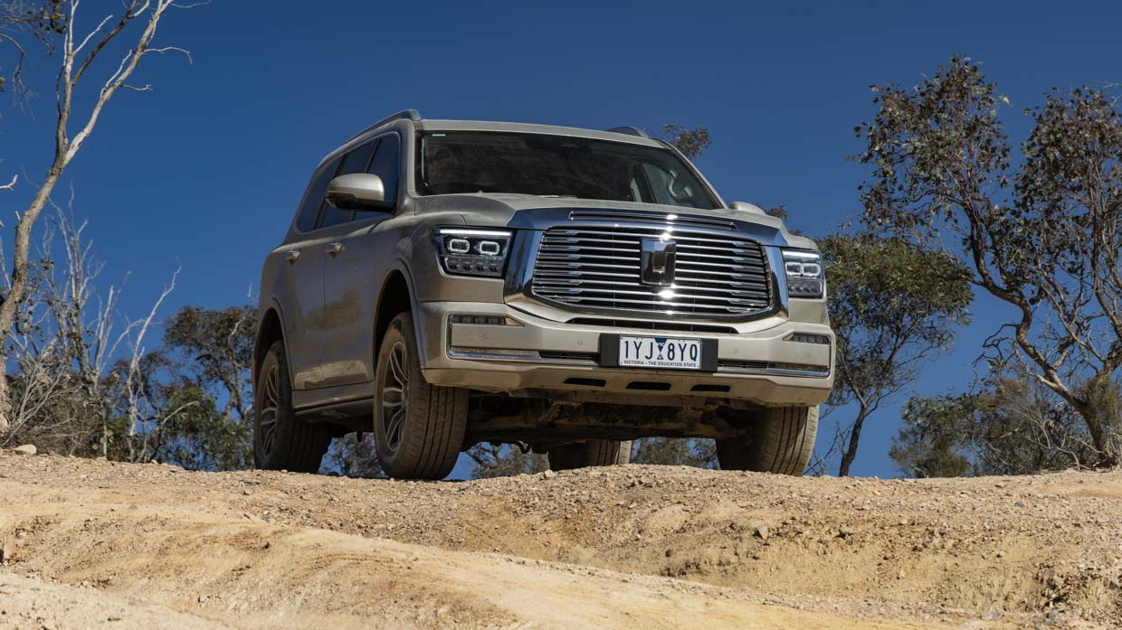 GWM Tank 500 Ultra Hybrid 2024 driving off road 3