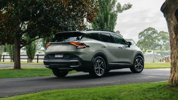 2024 Kia Sportage Hybrid GT-Line rear 3/4 static shot