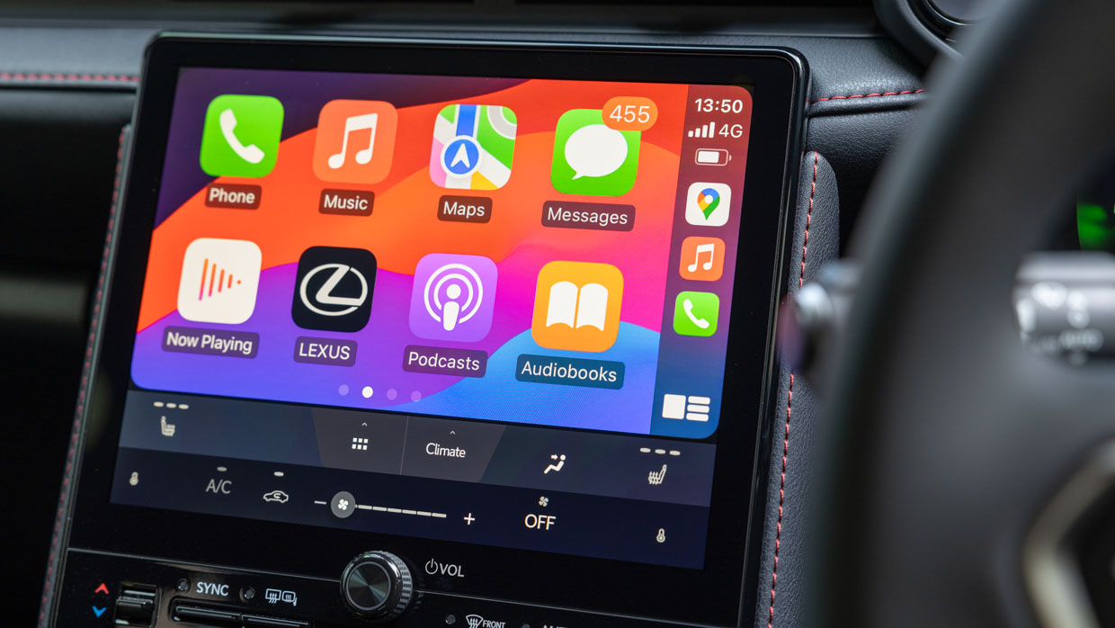 Lexus LBX 2024 touchscreen