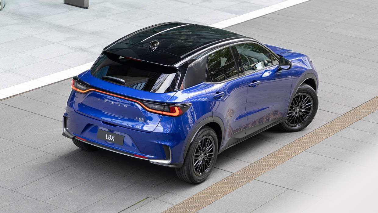 Lexus LBX 2024 rear far