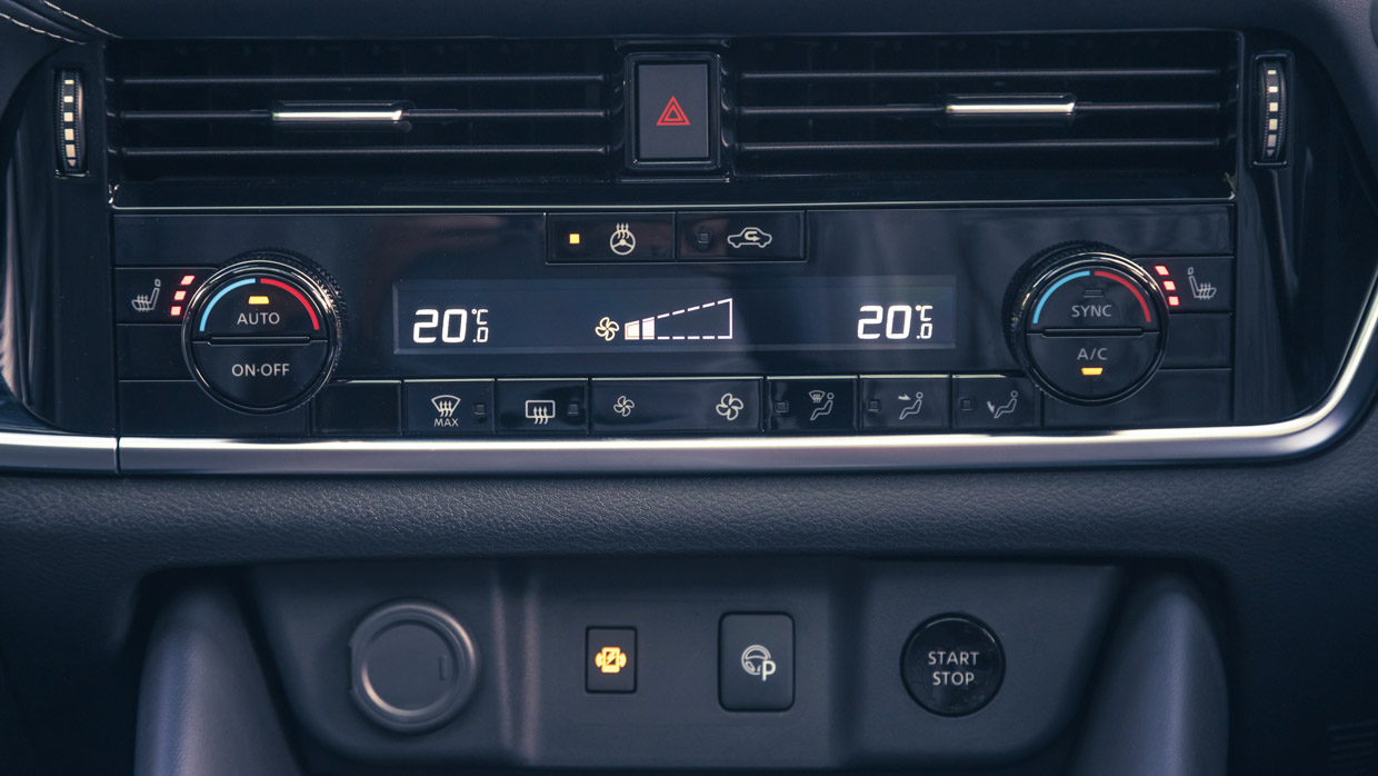 Nissan Qashqai Ti E-Power 2024 climate controls