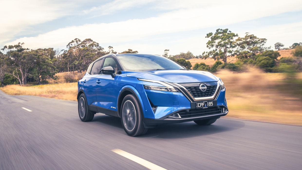 Nissan Qashqai Ti E-Power 2024 driving front 2