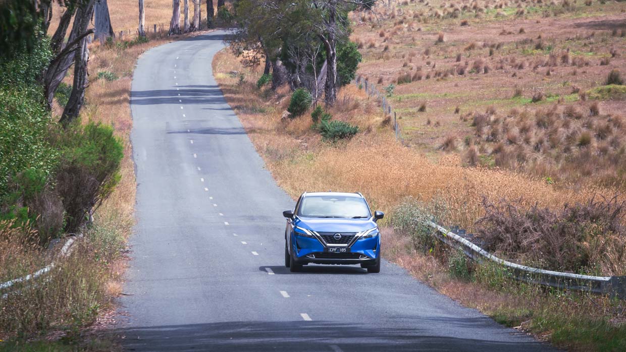 Nissan Qashqai Ti E-Power 2024 driving far