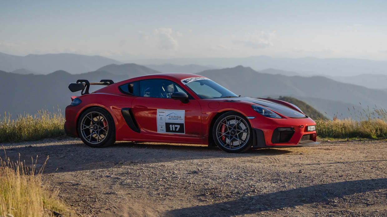 Porsche Cayman GT4 RS 2024 front 3/4 4