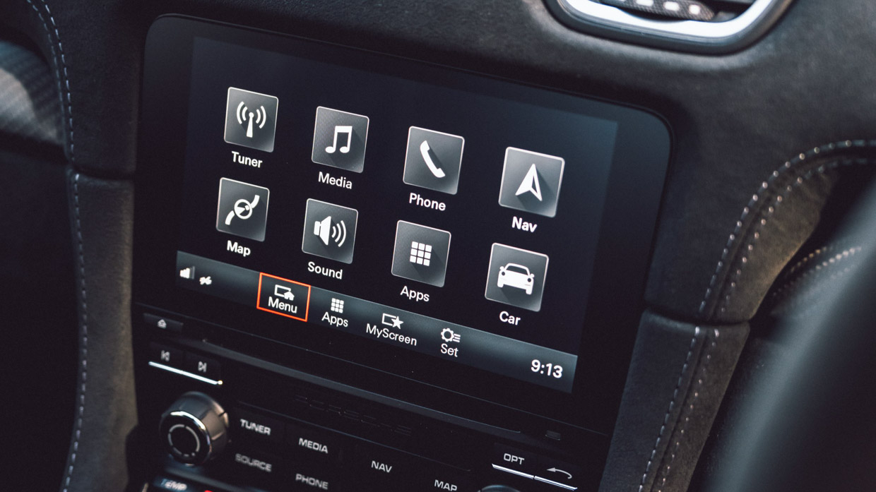 Porsche Cayman GT4 RS 2024 touchscreen