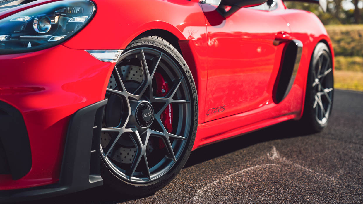 Porsche Cayman GT4 RS 2024 wheel 2