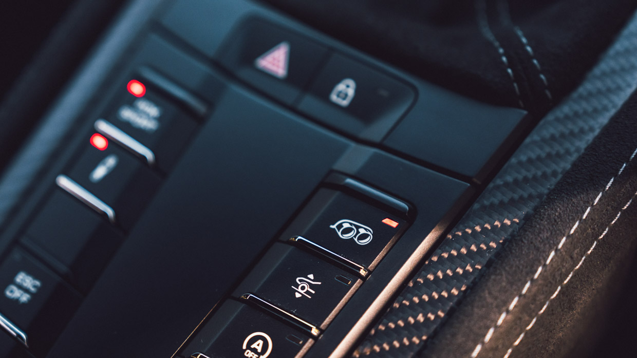 Porsche Cayman GT4 RS 2024 buttons