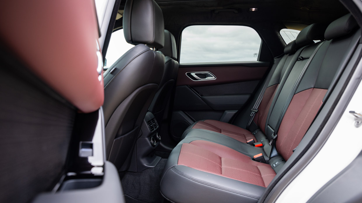 Range Rover Velar P400 2024 back seat