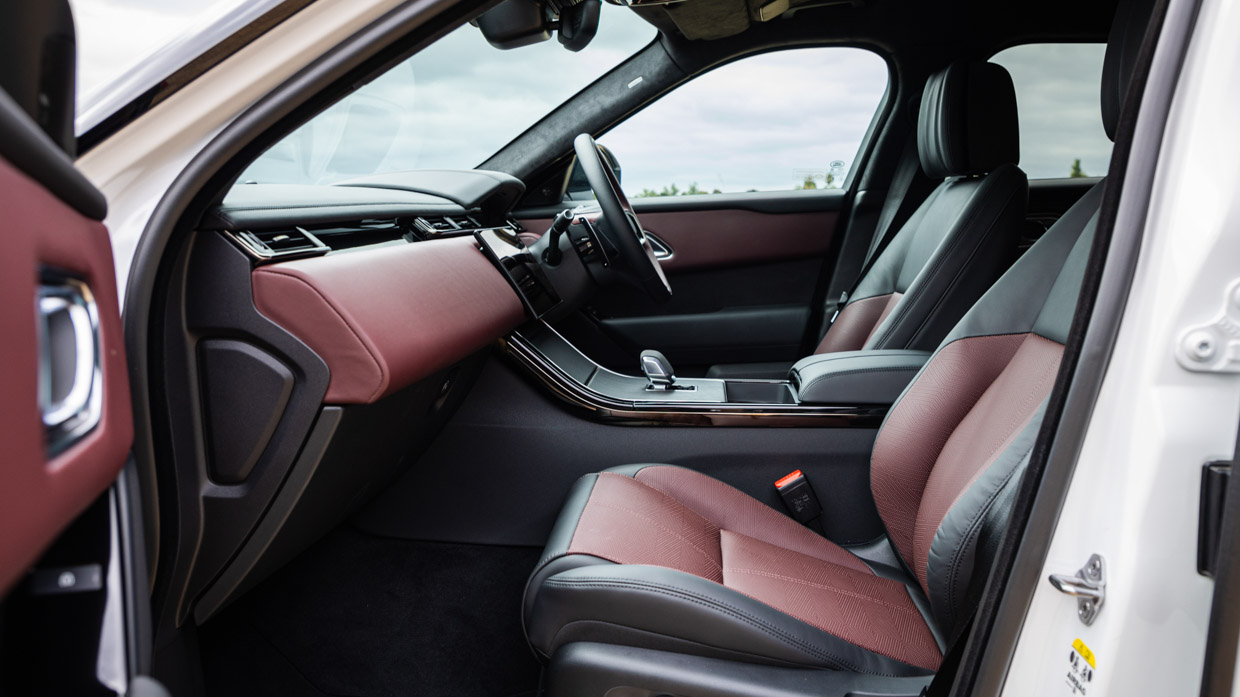Range Rover Velar P400 2024 front seat