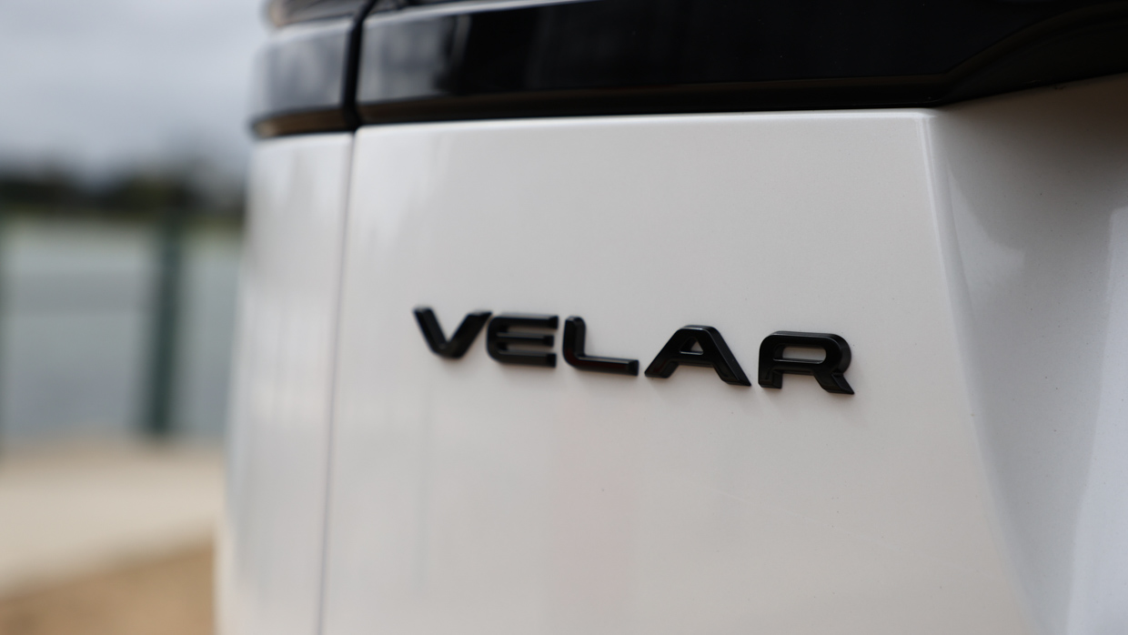 Range Rover Velar P400 2024 badge