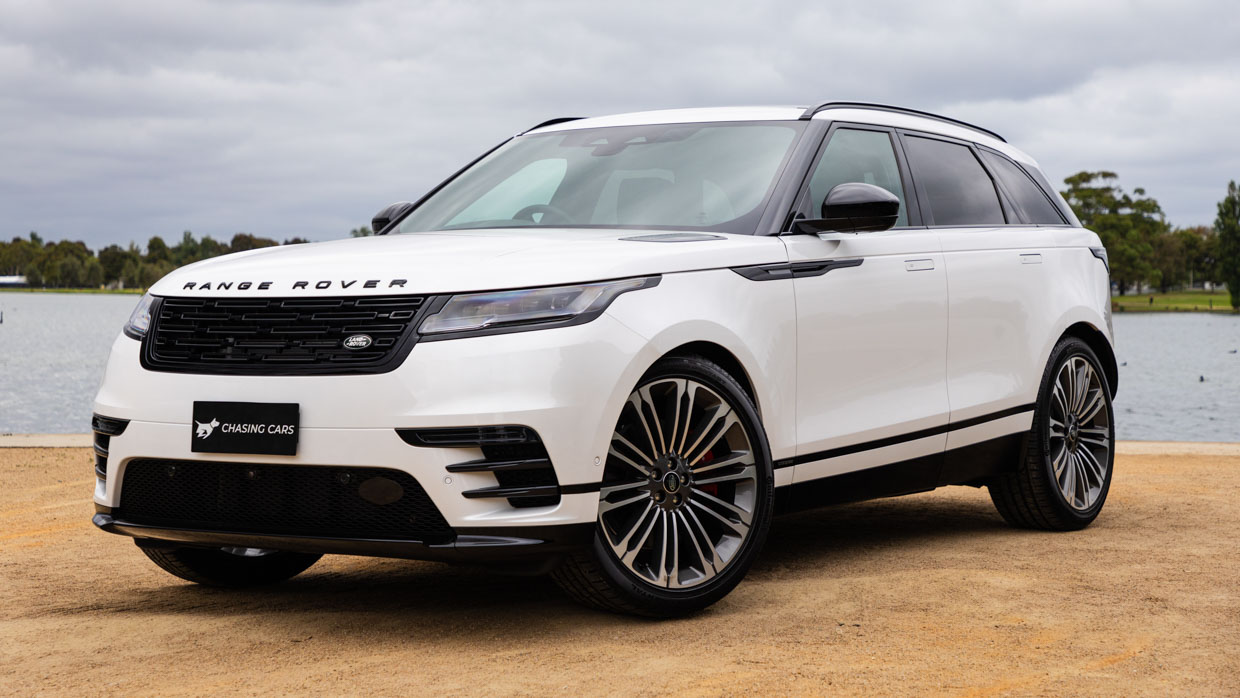 Range Rover Velar P400 2024 front 3/4