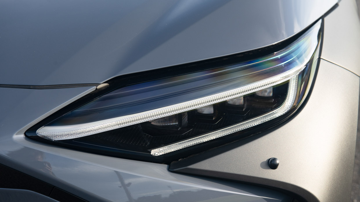 Subaru Solterra 2024 headlight