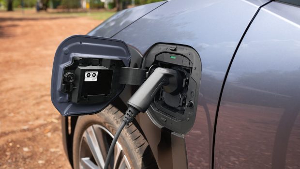 Subaru Solterra 2024 charging port