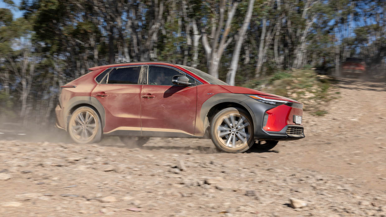 Toyota BZ4X 2024 off-road driving 2