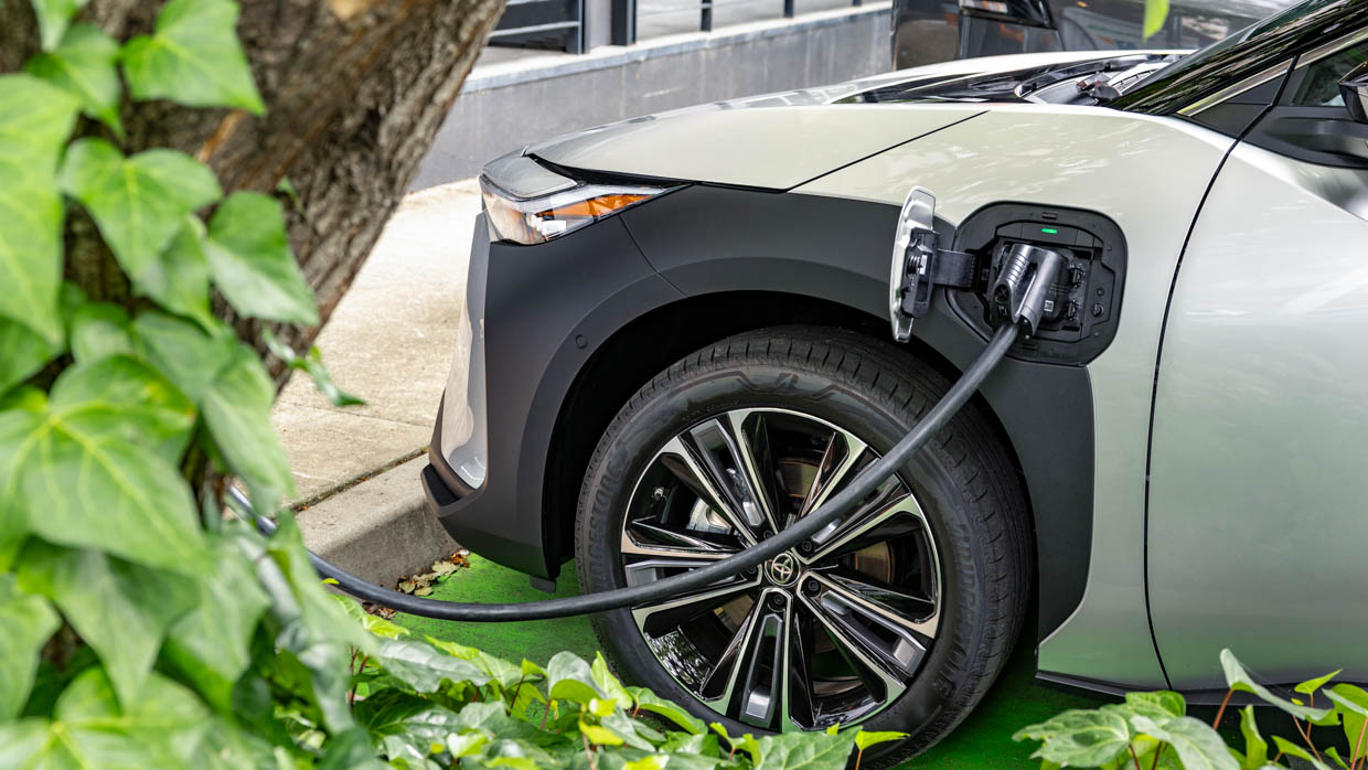 Toyota bZ4X AWD 2024 charging